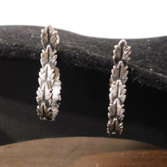 Vintage Jewelry - vintage silver tone leaf earrings cottagecore